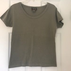🤩 New York Style Scoop Neck Olive Green Tee 🤩